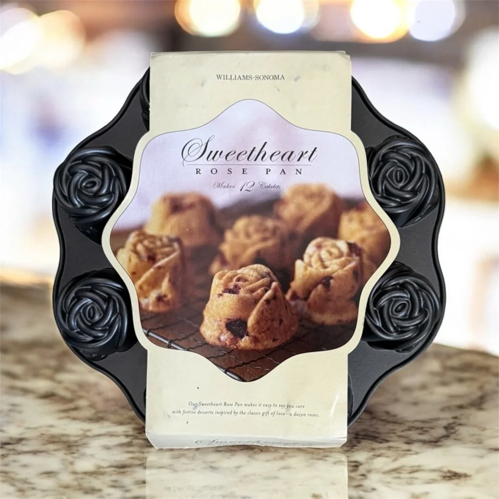 Williams Sonoma Sweetheart Rose Pan